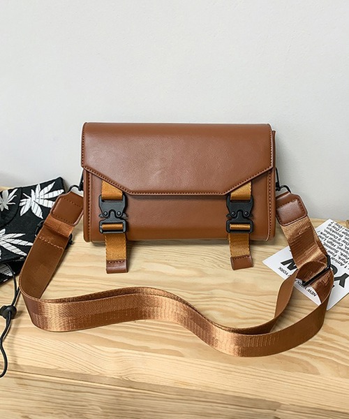 WESTBOY(ウエストボーイ)の「ユニセックス マット フェイクレザー スクエアショルダーバッグ WO25W12BG13(ショルダーバッグ・メンズ・ブラック/ブラウン・FREE)」の20枚目の写真