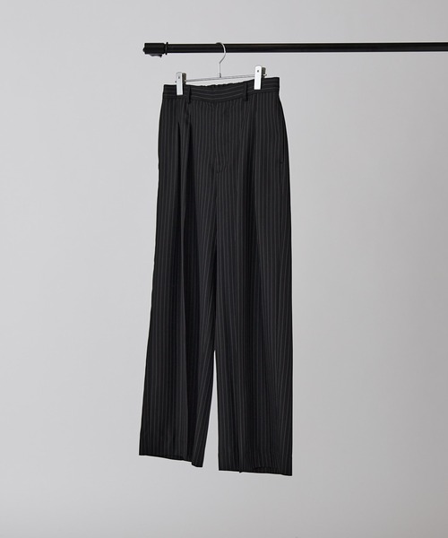 Lui's（ルイス）の「【Neucon】PINSTRIPE 2TUCK WIDE SLACKS / ピンストライプ2タックワイドスラックス / セットアップ対応（スラックス・メンズ・チャコールグレー/ブラック・1/2）」の21枚目の写真