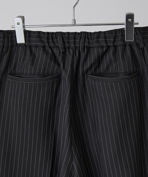 Lui's(ルイス)の「【Neucon】PINSTRIPE 2TUCK WIDE SLACKS / ピンストライプ2タックワイドスラックス / セットアップ対応(スラックス・メンズ・チャコールグレー/ブラック・1/2)」の10枚目の写真