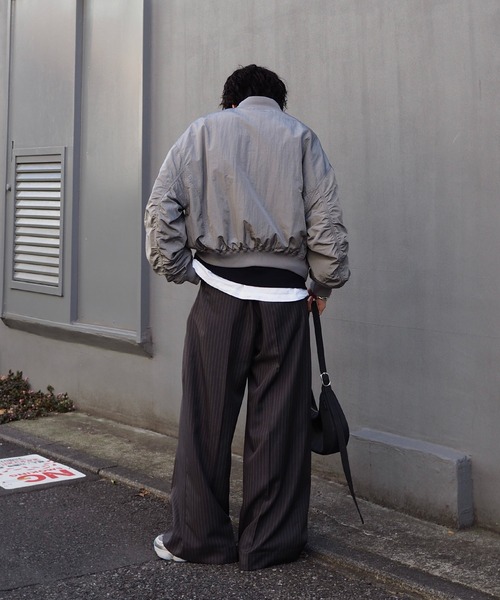 Lui's(ルイス)の「【Neucon】PINSTRIPE 2TUCK WIDE SLACKS / ピンストライプ2タックワイドスラックス / セットアップ対応(スラックス・メンズ・チャコールグレー/ブラック・1/2)」の20枚目の写真