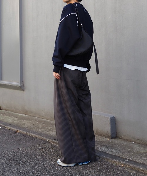 Lui's(ルイス)の「【Neucon】PINSTRIPE 2TUCK WIDE SLACKS / ピンストライプ2タックワイドスラックス / セットアップ対応(スラックス・メンズ・チャコールグレー/ブラック・1/2)」の22枚目の写真