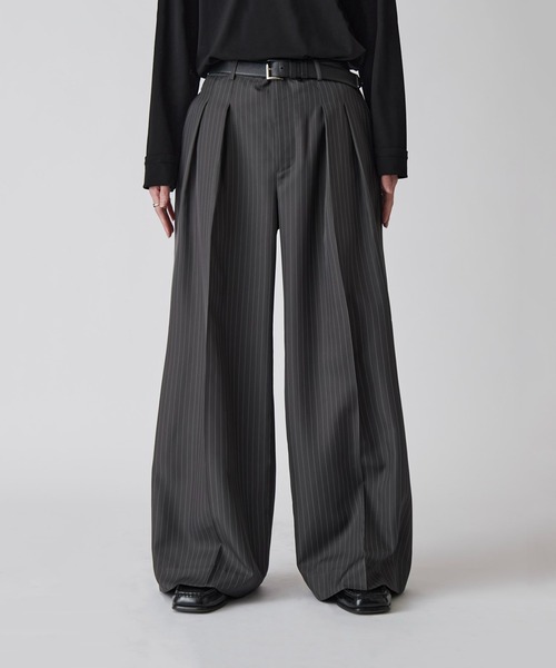 Lui's（ルイス）の「【Neucon】PINSTRIPE 2TUCK WIDE SLACKS / ピンストライプ2タックワイドスラックス / セットアップ対応（スラックス・メンズ・チャコールグレー/ブラック・1/2）」の11枚目の写真