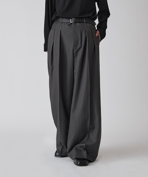 Lui's（ルイス）の「【Neucon】PINSTRIPE 2TUCK WIDE SLACKS / ピンストライプ2タックワイドスラックス / セットアップ対応（スラックス・メンズ・チャコールグレー/ブラック・1/2）」の12枚目の写真