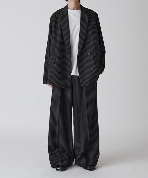 Lui's（ルイス）の「【Neucon】PINSTRIPE 2TUCK WIDE SLACKS / ピンストライプ2タックワイドスラックス / セットアップ対応（スラックス・メンズ・チャコールグレー/ブラック・1/2）」の9枚目の写真