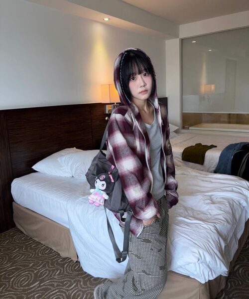 HELLO SUNRISE(ハローサンライズ)の「HS Check Hooded JKT_Burgundy(パーカー・レディース・バーガンディー・SMALL/MEDIUM/LARGE)」の6枚目の写真