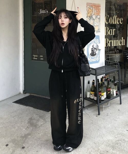 ROCKCAKE（ロックケーキ）の「Washed Cross Lettering 2way Jogger - Black（スウェットパンツ・レディース・その他・S/XS）」の2枚目の写真