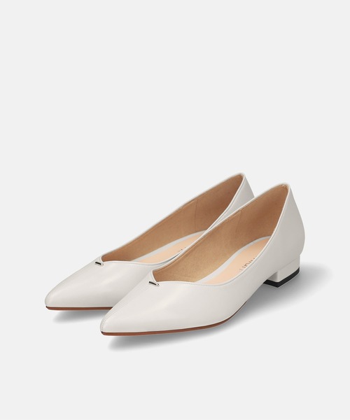 MAMIAN（マミアン）の「メタルパーツ フラットシューズ（パンプス・レディース・ホワイト/ブラック/ブラック系その他・24.5cm/24.0cm/23.5cm/23.0cm/22.5cm/25.0cm）」の19枚目の写真