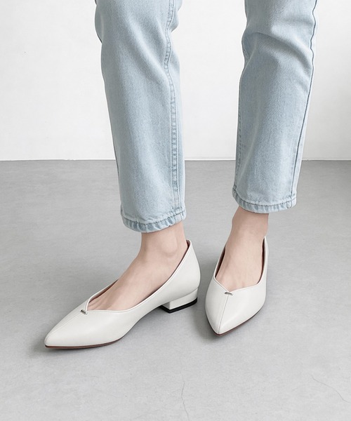 MAMIAN（マミアン）の「メタルパーツ フラットシューズ（パンプス・レディース・ホワイト/ブラック/ブラック系その他・24.5cm/24.0cm/23.5cm/23.0cm/22.5cm/25.0cm）」の15枚目の写真