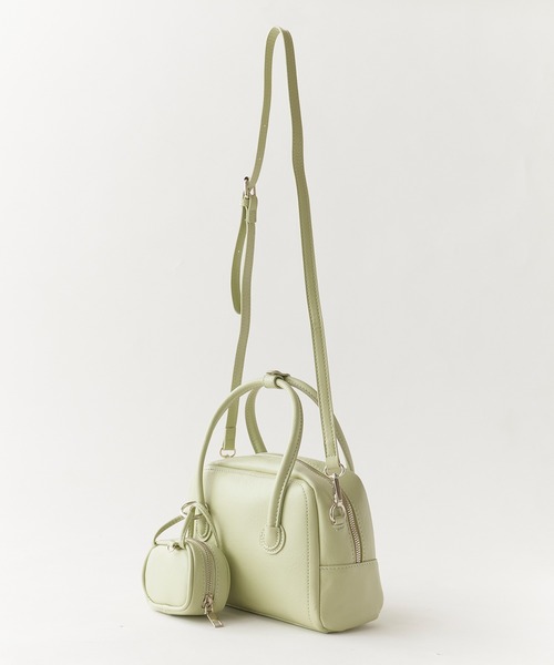 AO2(アオズ)の「Compact Size with Mini Pouch Faux Leather 2-Way Handbag / コンパクトサイズ ミニポーチ付き フェイクレザー2WAY ハンドバッグ 秋 秋服 2026年秋冬(ハンドバッグ・レディース・シルバー/ブラック/ピンク/グリーン・FREE)」の19枚目の写真