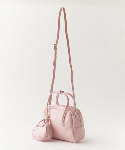 AO2(アオズ)の「Compact Size with Mini Pouch Faux Leather 2-Way Handbag / コンパクトサイズ ミニポーチ付き フェイクレザー2WAY ハンドバッグ 秋 秋服 2026年秋冬(ハンドバッグ・レディース・シルバー/ブラック/ピンク/グリーン・FREE)」の17枚目の写真