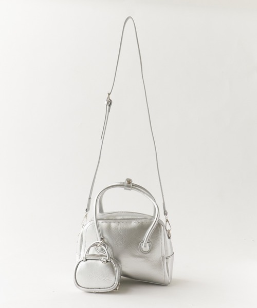 AO2(アオズ)の「Compact Size with Mini Pouch Faux Leather 2-Way Handbag / コンパクトサイズ ミニポーチ付き フェイクレザー2WAY ハンドバッグ 秋 秋服 2026年秋冬(ハンドバッグ・レディース・シルバー/ブラック/ピンク/グリーン・FREE)」の16枚目の写真