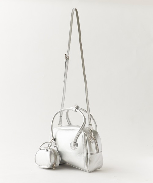 AO2(アオズ)の「Compact Size with Mini Pouch Faux Leather 2-Way Handbag / コンパクトサイズ ミニポーチ付き フェイクレザー2WAY ハンドバッグ 秋 秋服 2026年秋冬(ハンドバッグ・レディース・シルバー/ブラック/ピンク/グリーン・FREE)」の15枚目の写真