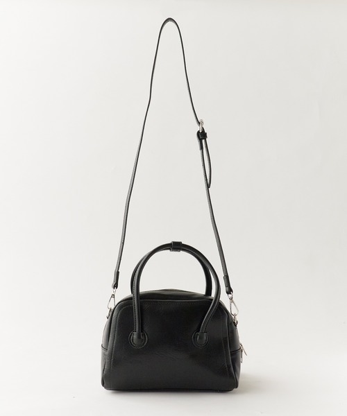 AO2(アオズ)の「Compact Size with Mini Pouch Faux Leather 2-Way Handbag / コンパクトサイズ ミニポーチ付き フェイクレザー2WAY ハンドバッグ 秋 秋服 2026年秋冬(ハンドバッグ・レディース・シルバー/ブラック/ピンク/グリーン・FREE)」の11枚目の写真