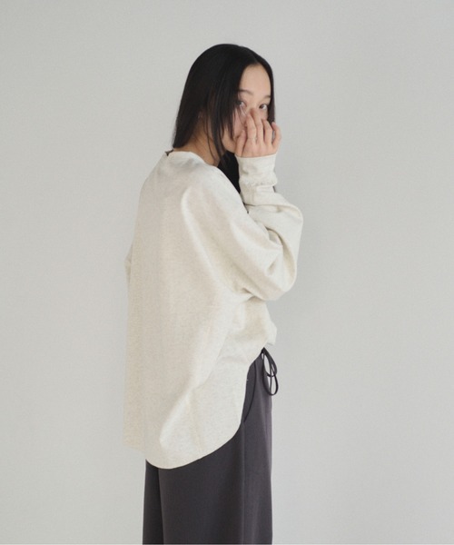 SOYEN(ソイエン)の「バックテールオーバーサイズロングスリーブTシャツ/セットアップ可(Tシャツ/カットソー・レディース・オートミール/チャコール・F)」の17枚目の写真