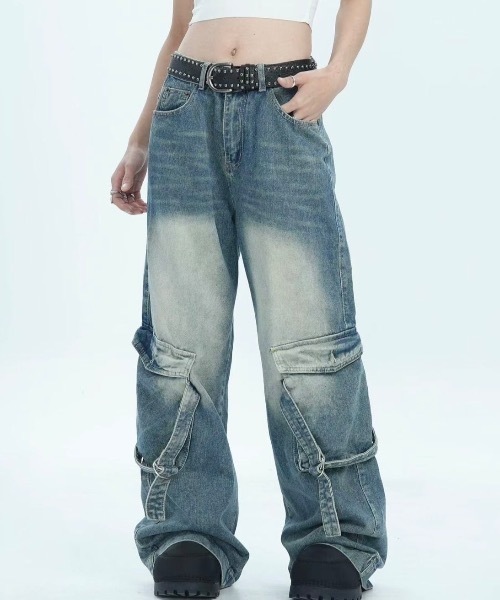 FUNdaysion(ファンデイション)の「ルーズカーゴデニムパンツ(デニムパンツ・レディース・ブルー・S/M/L)」の7枚目の写真