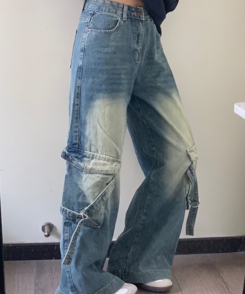 FUNdaysion(ファンデイション)の「ルーズカーゴデニムパンツ(デニムパンツ・レディース・ブルー・S/M/L)」の9枚目の写真