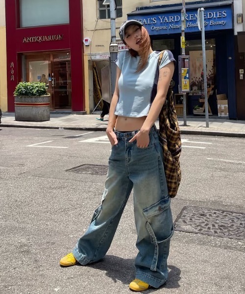 FUNdaysion(ファンデイション)の「ルーズカーゴデニムパンツ(デニムパンツ・レディース・ブルー・S/M/L)」の3枚目の写真