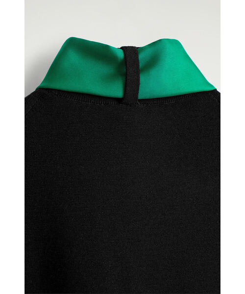 COS（コス）の「スカーフディテール メリノウールTシャツ（Tシャツ/カットソー・レディース・アイボリー系/ブラック×グリーン・L/XS/36/38/M）」の9枚目の写真