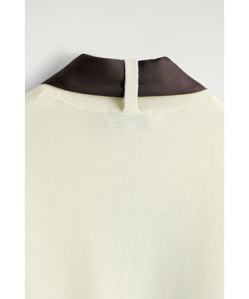 COS（コス）の「スカーフディテール メリノウールTシャツ（Tシャツ/カットソー・レディース・アイボリー系/ブラック×グリーン・L/XS/36/38/M）」の16枚目の写真