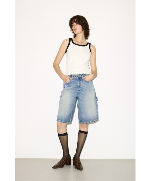 SLY（スライ）の「ESQWE PAINTER HALF PTTHROW エスクェペインターハーフパンツ 春服（デニムパンツ・レディース・ライトブルー/ベージュ・0/1）」の6枚目の写真