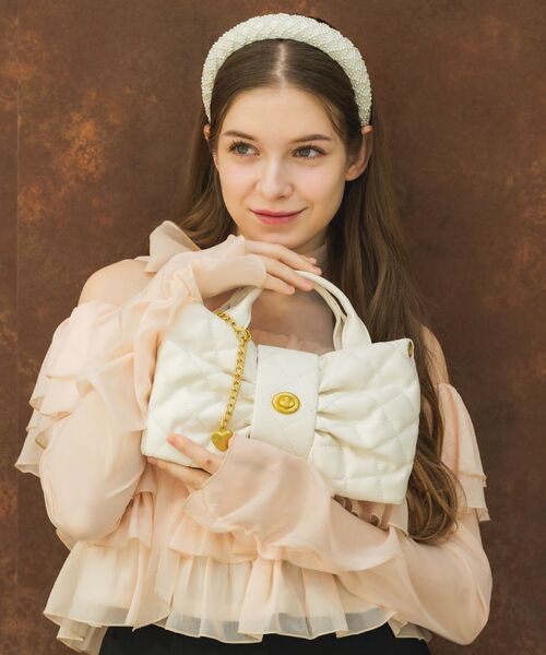 RETRO GIRL(レトロガール)の「キルトリボンショルダーバッグ(ショルダーバッグ・レディース・ピンク/オフホワイト/ブラック・ONE SIZE)」の1枚目の写真