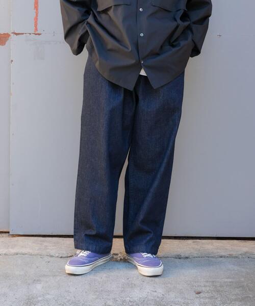 URBAN RESEARCH（アーバンリサーチ）の「Wide Dad　DAD EASY WIDE DENIM PANTS（デニムパンツ・メンズ・ブルー・1/2）」の2枚目の写真