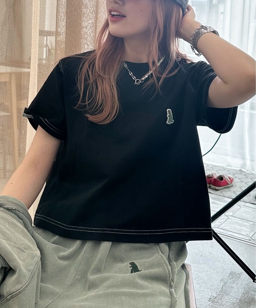 DOUBLE NAME（ダブルネーム）の「【m:rex】ミニ恐竜ワッペンコンパクトTEE（Tシャツ/カットソー・レディース・ブラック/オフホワイト/ブルー・FREE）」の2枚目の写真