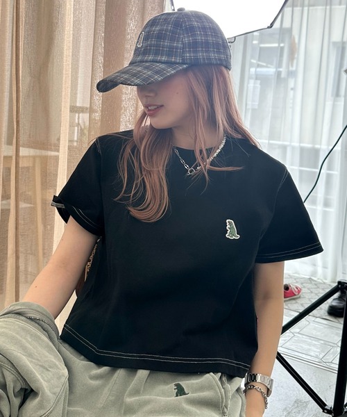 DOUBLE NAME（ダブルネーム）の「【m:rex】ミニ恐竜ワッペンコンパクトTEE（Tシャツ/カットソー・レディース・ブラック/オフホワイト/ブルー・FREE）」の5枚目の写真