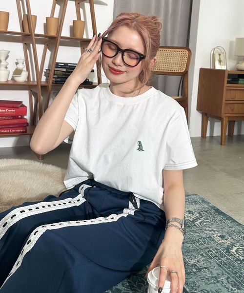 DOUBLE NAME（ダブルネーム）の「【m:rex】ミニ恐竜ワッペンコンパクトTEE（Tシャツ/カットソー・レディース・ブラック/オフホワイト/ブルー・FREE）」の11枚目の写真