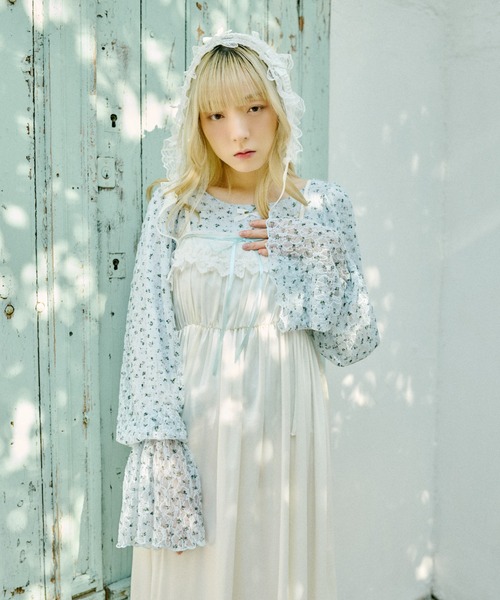 kutir（クティール）の「【クティールとレトロ】袖ボリューム花柄レーストップス（Tシャツ/カットソー・レディース・アイボリー/グリーン系その他/ブルー・FREE）」の15枚目の写真