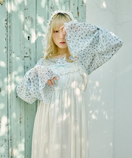 kutir（クティール）の「【クティールとレトロ】袖ボリューム花柄レーストップス（Tシャツ/カットソー・レディース・アイボリー/グリーン系その他/ブルー・FREE）」の17枚目の写真