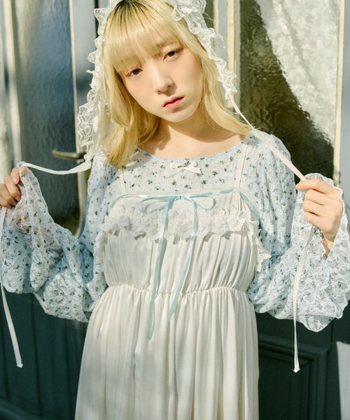 kutir（クティール）の「【クティールとレトロ】袖ボリューム花柄レーストップス（Tシャツ/カットソー・レディース・アイボリー/グリーン系その他/ブルー・FREE）」の13枚目の写真