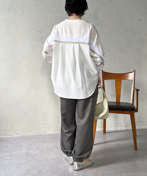 un dix cors（アンディコール）の「バックテープ麻調シャツ（シャツ/ブラウス・レディース・ネイビー/オフホワイト/グレー/ブラック・FREE）」の7枚目の写真