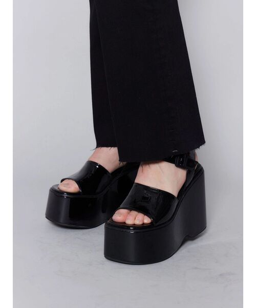 EMODA（エモダ）の「ウエッジプラットフォームサンダル（サンダル・レディース・アイボリー/ブラック・SMALL/LARGE/MEDIUM）」の2枚目の写真