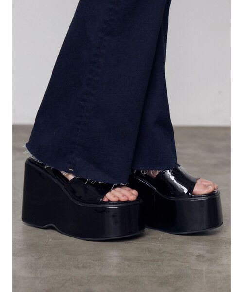 EMODA（エモダ）の「ウエッジプラットフォームサンダル（サンダル・レディース・アイボリー/ブラック・SMALL/LARGE/MEDIUM）」の12枚目の写真