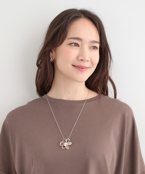 SHOO・LA・RUE（シューラルー）の「エポ花モチーフネックレス（ネックレス・レディース・シルバー/ゴールド/ピンクゴールド・00）」の8枚目の写真