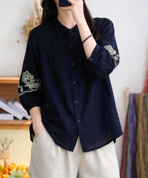 SallyLunn(サリーラン)の「刺繍デザイン ノーカラー ナチュラルブラウス(シャツ/ブラウス・レディース・ベージュ/ブルー/ブラック・LARGE/MEDIUM)」の10枚目の写真