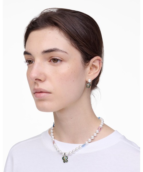 MARC JACOBS(マークジェイコブス)の「ARTIST STEWART GARDEN BUTTERFLY PEARL EARRINGS/ハティ・スチュワート x マーク ジェイコブスバタフライ パール ピアス(ピアス(両耳用)・レディース・シルバー系その他・ONE SIZE)」の2枚目の写真