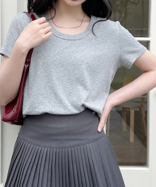 Ada.（エイダ）の「Uネックベーシック半袖コンパクトＴシャツ（Tシャツ/カットソー・レディース・ブラック/グレー/ホワイト/ネイビー・FREE）」の3枚目の写真