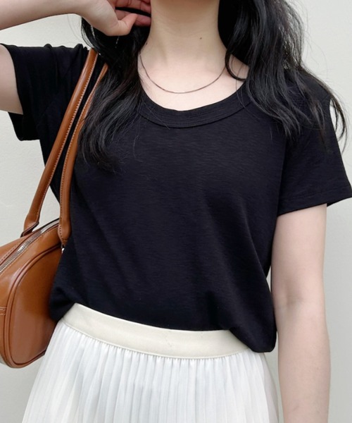 Ada.（エイダ）の「Uネックベーシック半袖コンパクトＴシャツ（Tシャツ/カットソー・レディース・ブラック/グレー/ホワイト/ネイビー・FREE）」の2枚目の写真