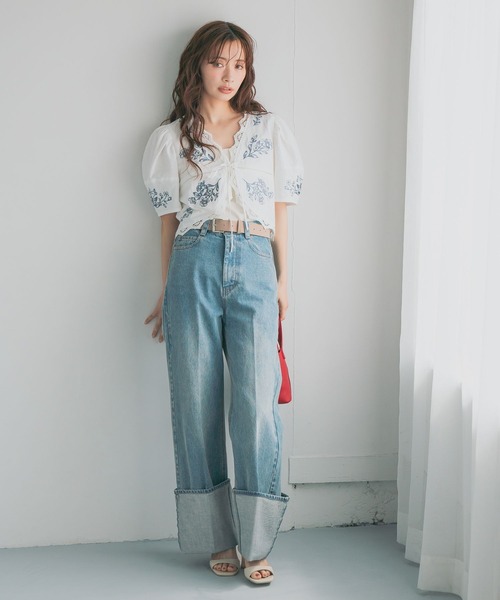 mysty woman（ミスティウーマン）の「花刺繍ボレロシャツ 759304