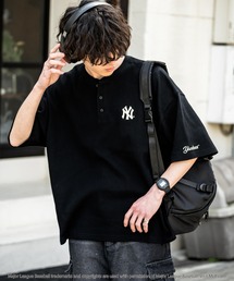 MLB（メジャーリーグベースボール）の「MLB メジャーリーグベースボール オーバーサイズヘンリーネックT Cワッフルロゴプリント半袖Tシャツ（Tシャツ/カットソー）」