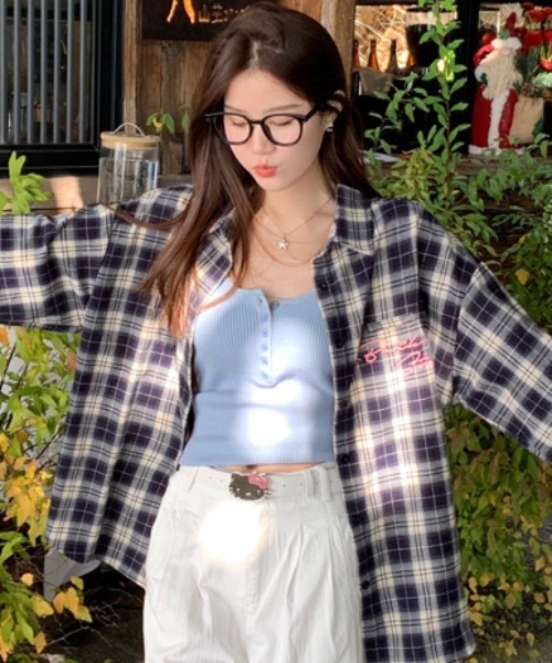 Teem Store(チームストア)の「【6色展開】ヘンリーネックリブキャミソール カップ無し フロントデザイン(キャミソール・レディース・ベージュ/ホワイト/アイボリー/ブラック/ブルー/レッド・F)」の21枚目の写真