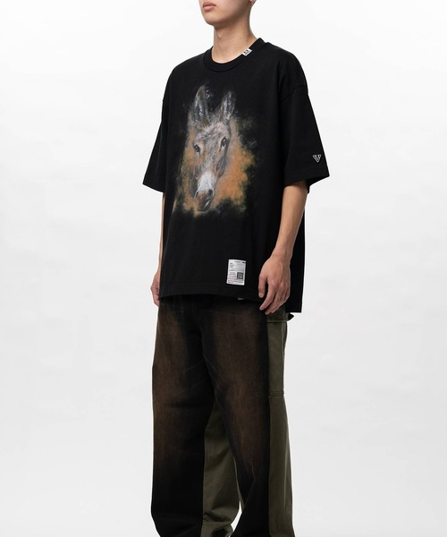 Maison MIHARA YASUHIRO(メゾンミハラヤスヒロ)の「【MIHARAYASUHIRO/ミハラヤスヒロ】Horse Printed T-shirt / HORSE PRINTED TEE(Tシャツ/カットソー・メンズ・ブラック/ホワイト・48/46/44)」の10枚目の写真