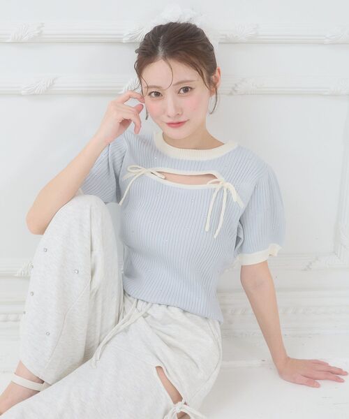 MAJESTIC LEGON（マジェスティックレゴン）の「デコルテオープンバイカラーニット（ニット/セーター・レディース・ブラック/ライトブルー/ピンクベージュ/ライトグレー・MEDIUM）」の13枚目の写真