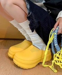 Vipoa（ヴィポア）の「ボリュームクロッグスリッポン（スリッポン）」