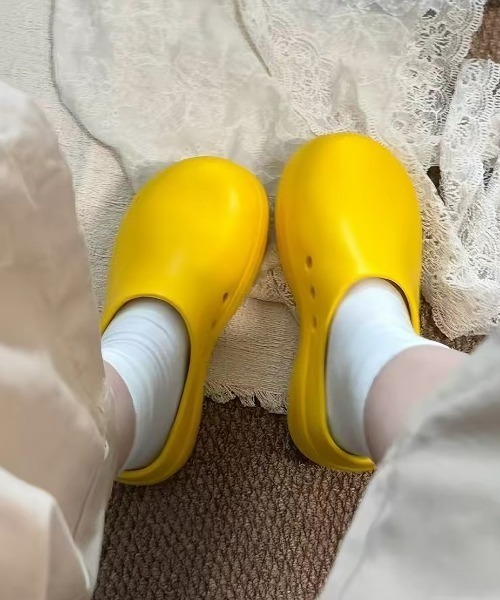 Vipoa(ヴィポア)の「Color volume clog shoes(スリッポン・レディース・ピンク/ライトブルー/アイボリー/イエロー/ブラック・LARGE/MEDIUM/SMALL)」の15枚目の写真