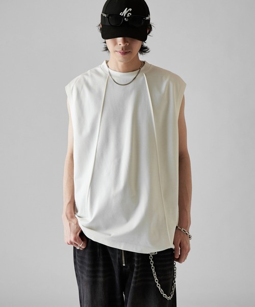 Lui's（ルイス）の「【Neucon】SWITCHING OVER SLEEVELESS CUTSEW / 切替オーバーノースリーブカットソー / タンクトップ（Tシャツ/カットソー・メンズ・ブラック/グレー/ホワイト・1/2）」の2枚目の写真