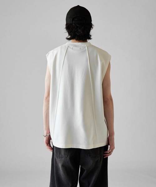 Lui's（ルイス）の「【Neucon】SWITCHING OVER SLEEVELESS CUTSEW / 切替オーバーノースリーブカットソー / タンクトップ（Tシャツ/カットソー・メンズ・ブラック/グレー/ホワイト・1/2）」の8枚目の写真