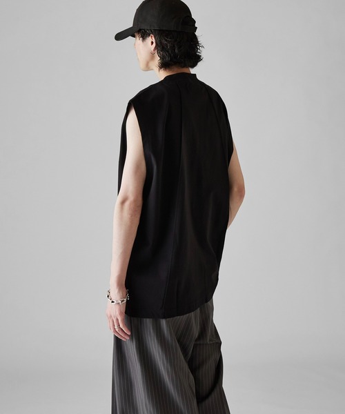 Lui's（ルイス）の「【Neucon】SWITCHING OVER SLEEVELESS CUTSEW / 切替オーバーノースリーブカットソー / タンクトップ（Tシャツ/カットソー・メンズ・ブラック/グレー/ホワイト・1/2）」の19枚目の写真